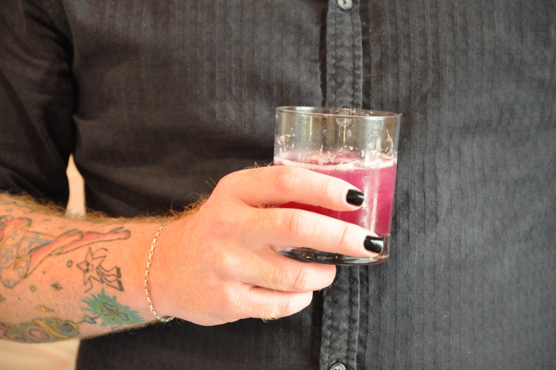 Berry signature pour in close detail